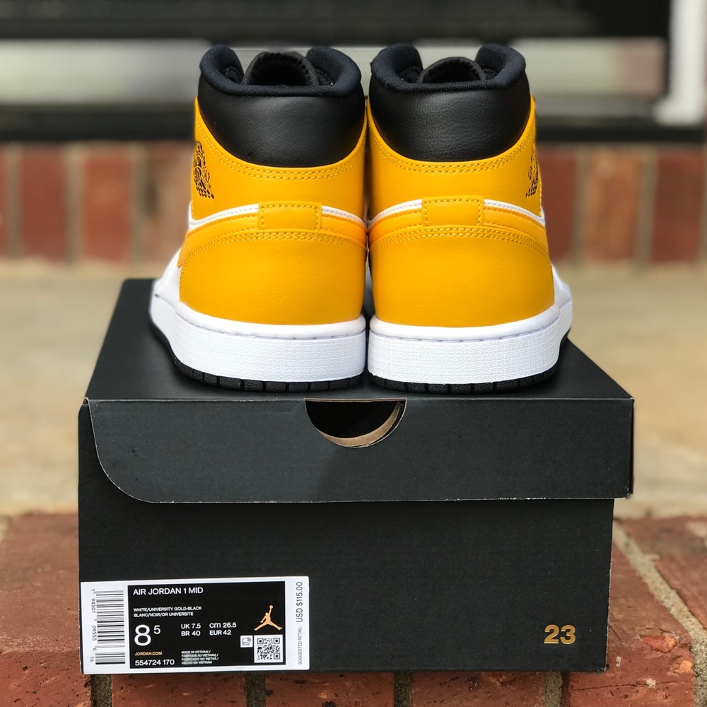 Air Jordan 1 University Gold Sz 8.5 (2021) - Picture 5 of 9